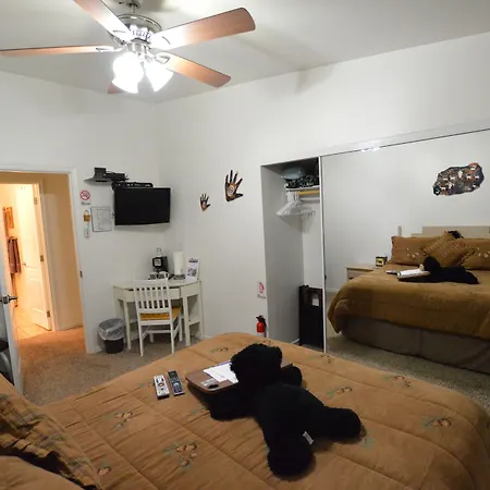 The Bear'S Den B&B-2
